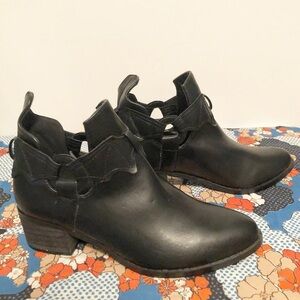 🖤🦇🖤 Iton Fist bat Chelsea boots. 6